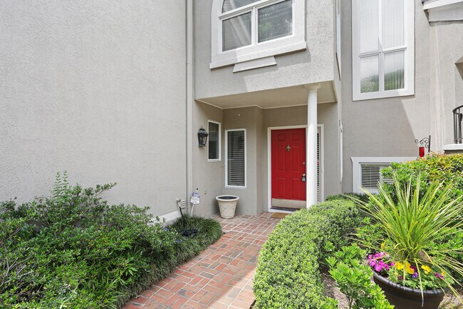 Primary Photo - EXQUISITE VININGS/SMYRNA 3B/3.5BA W/ ELEVA...