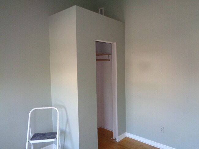 Building Photo - 2727 Hudson St