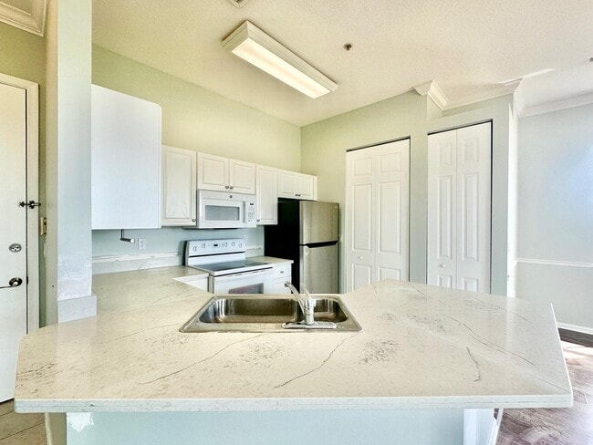 Building Photo - 4600 SW 160th Ave