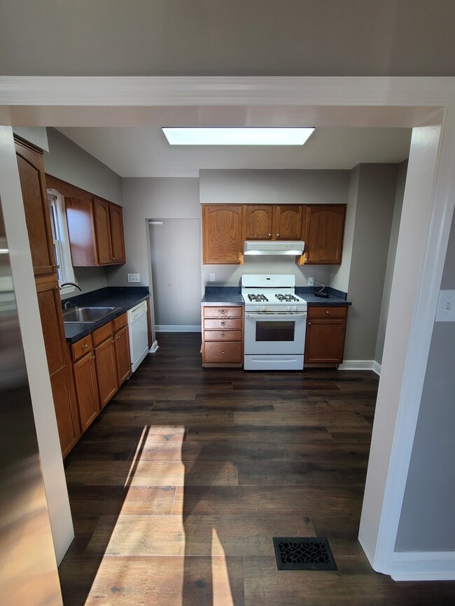 Building Photo - 35 5th Ave