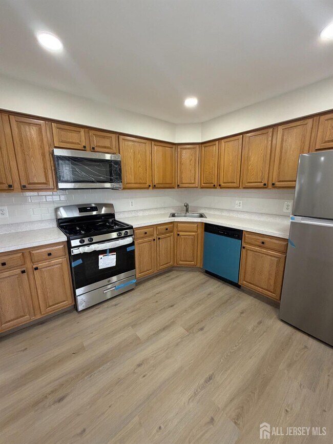 Building Photo - 32 Columbus Dr