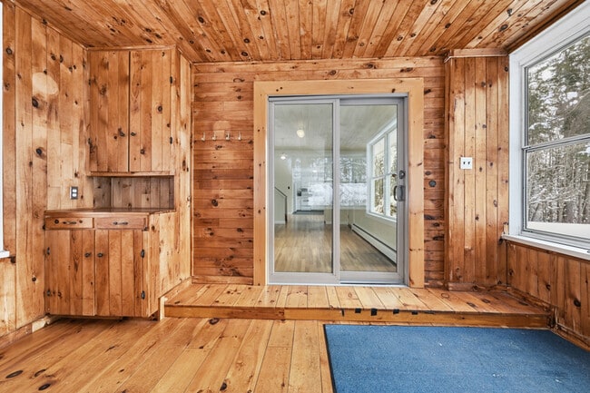 Building Photo - 11 Caribou Dr