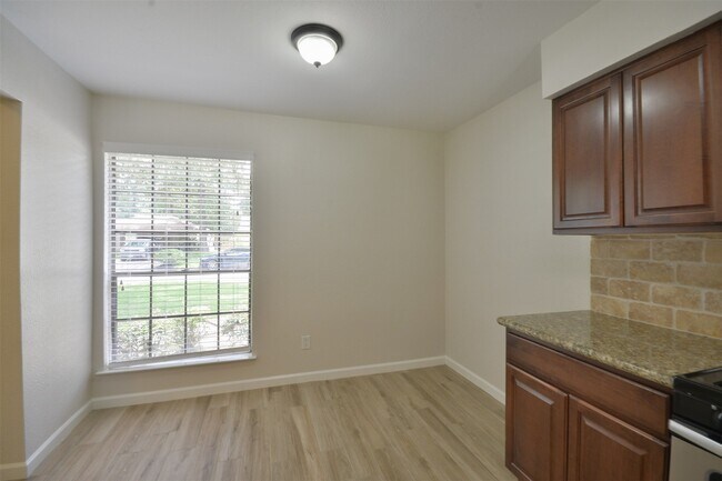 Building Photo - 2755 Foliage Green Dr