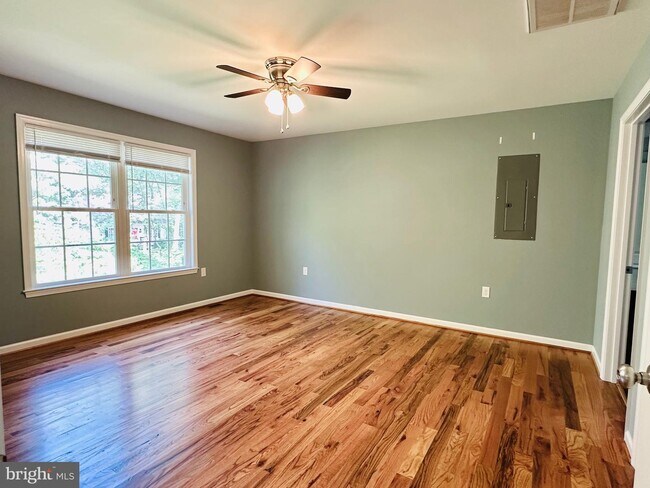 Building Photo - 101 Brier Rabbit Ct