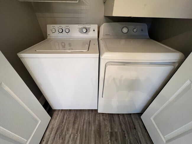 Building Photo - 2/1 Condo in Gated Lakefront Altamonte Com...