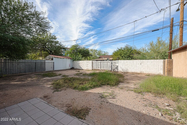 Building Photo - 126 S 10th Ave