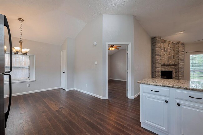 Building Photo - 12050 La Salle River Rd