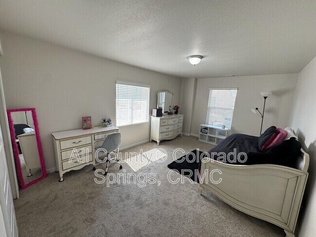 Building Photo - 5755 Marlee Dr