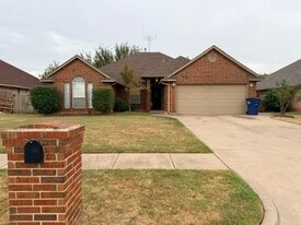 Building Photo - 426 W Pines Way