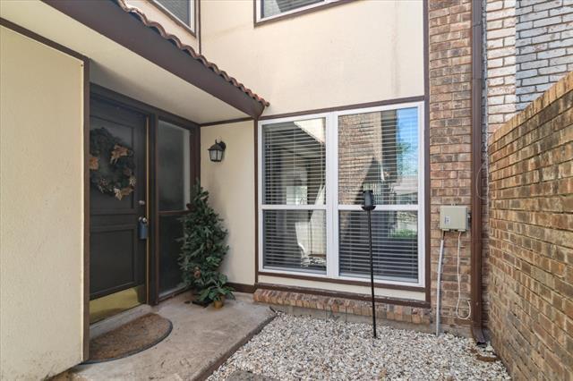 Building Photo - 1302 Summerwood Ln