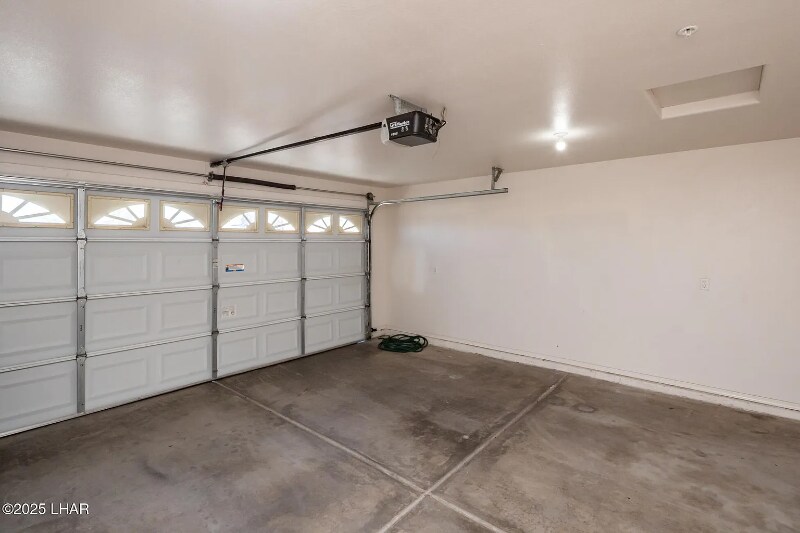 Building Photo - 3188 Desert Dr