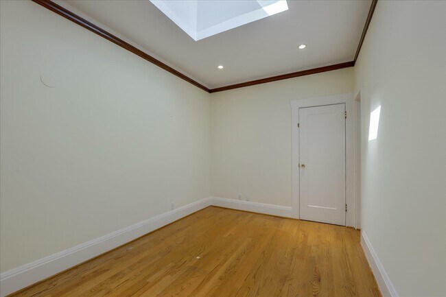 Building Photo - 1525 Cypress Ave