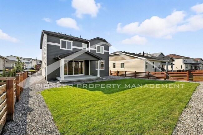 Building Photo - Spacious Home with 2-Car Garage and Centra...