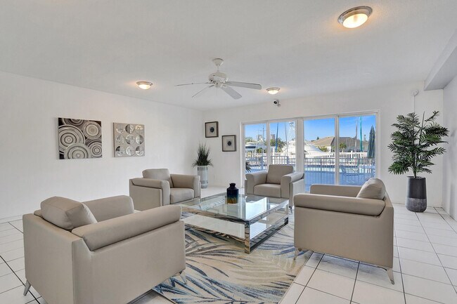 Building Photo - 1475 SE 15th St