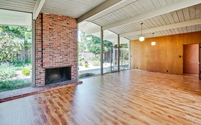 Building Photo - Wonderful Atrium Eichler in the Heart of Greenmeadow
