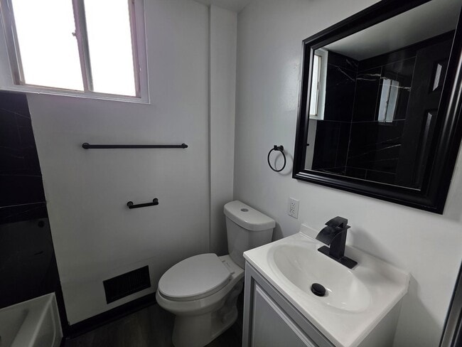 Building Photo - Fully Updated 3 bedroom 1 bath house for in the South Side Slopes!