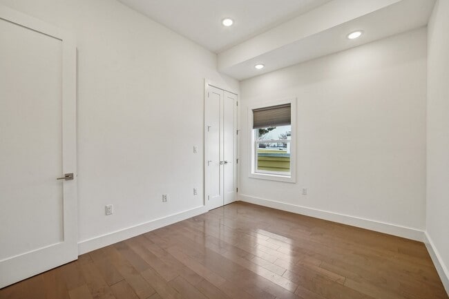 Building Photo - 46 Carlton Ave