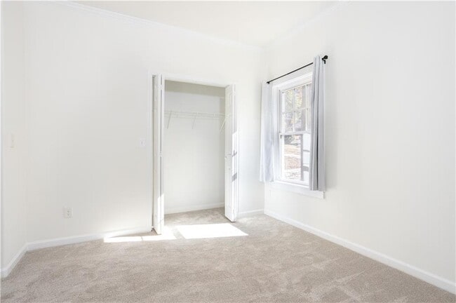 Building Photo - 183 Burbank Dr SW