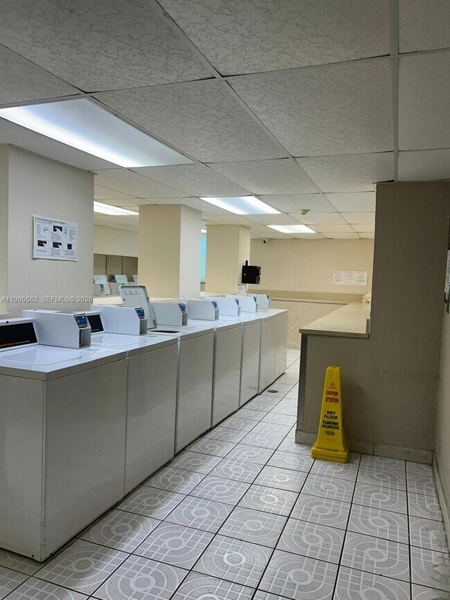 Building Photo - 1805 Sans Souci Blvd