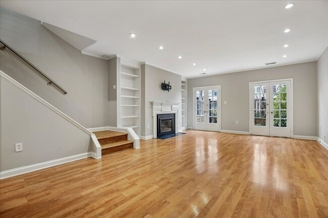 Building Photo - Spacious 2BR/2.5BA Townhouse-Style Condo in Gated Mount Pleasant Community