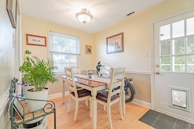 Building Photo - 104 Sharyn Ln