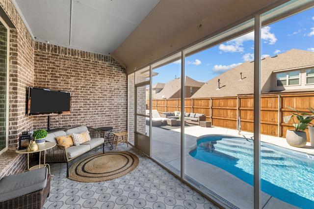 Building Photo - 2881 Redfern Dr