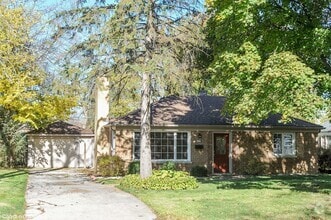Building Photo - 824 E Rockland Rd