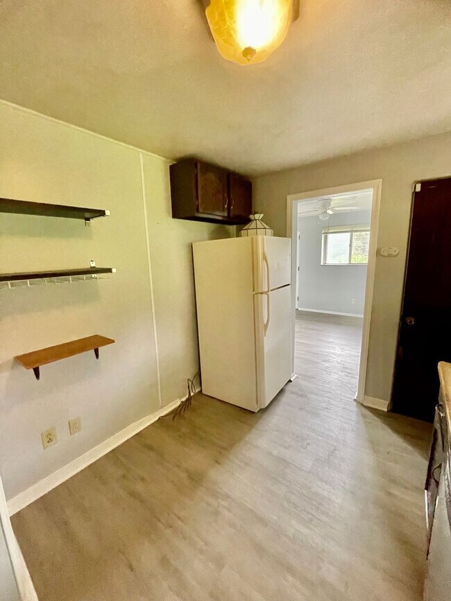 Building Photo - Bethel Park - 3 Bedroom Home - South Park Road - Pet Friendly!