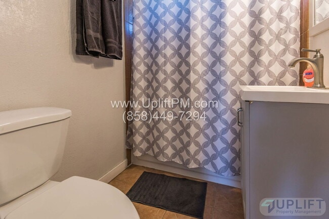 Building Photo - 4831 Castle Ave