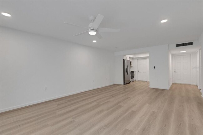 Building Photo - 2826 W Rainbow Cir