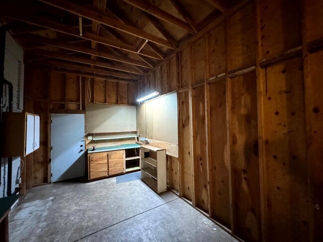 Building Photo - 4 Bedroom House Near Downtown Eugene