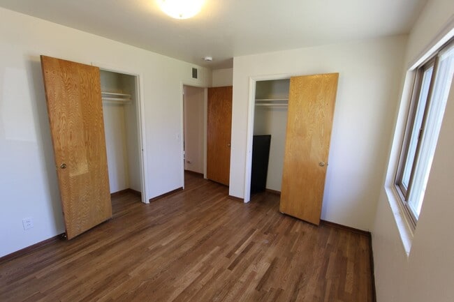 Building Photo - AVAILABLE NOW! Charming Single-Story Home ...