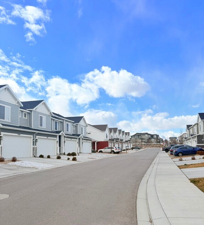 Building Photo - 3587 Grassland Dr