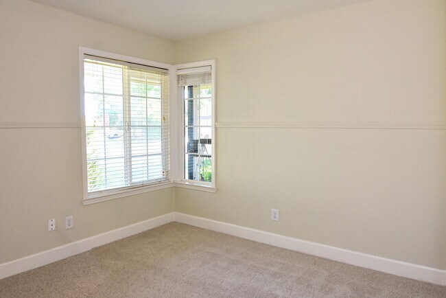 Building Photo - 485 Deer Creek Dr