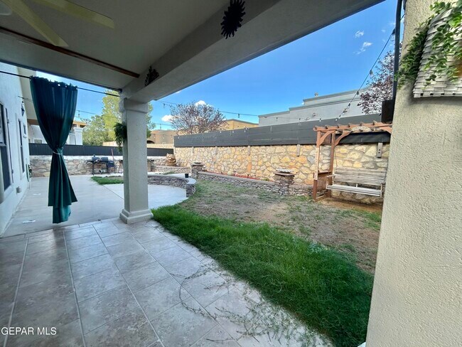 Building Photo - 3108 Rustic River Pl