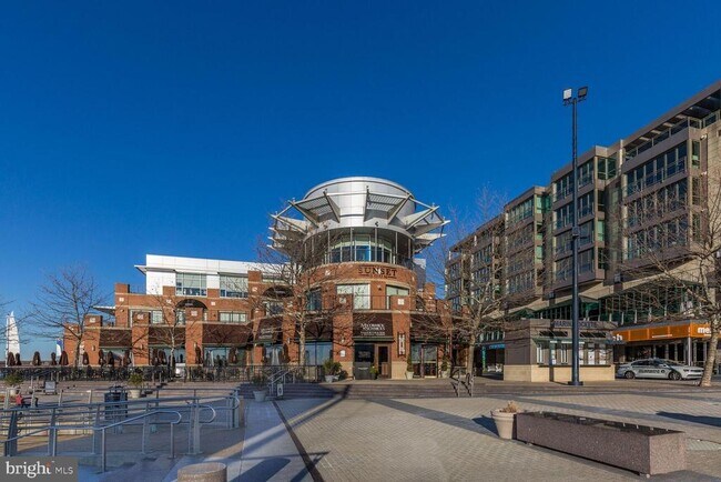 Building Photo - 712 Sentry Square