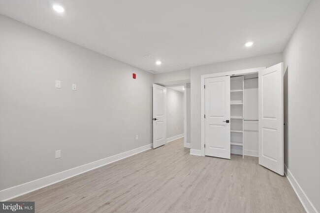 Building Photo - 408 N Front St