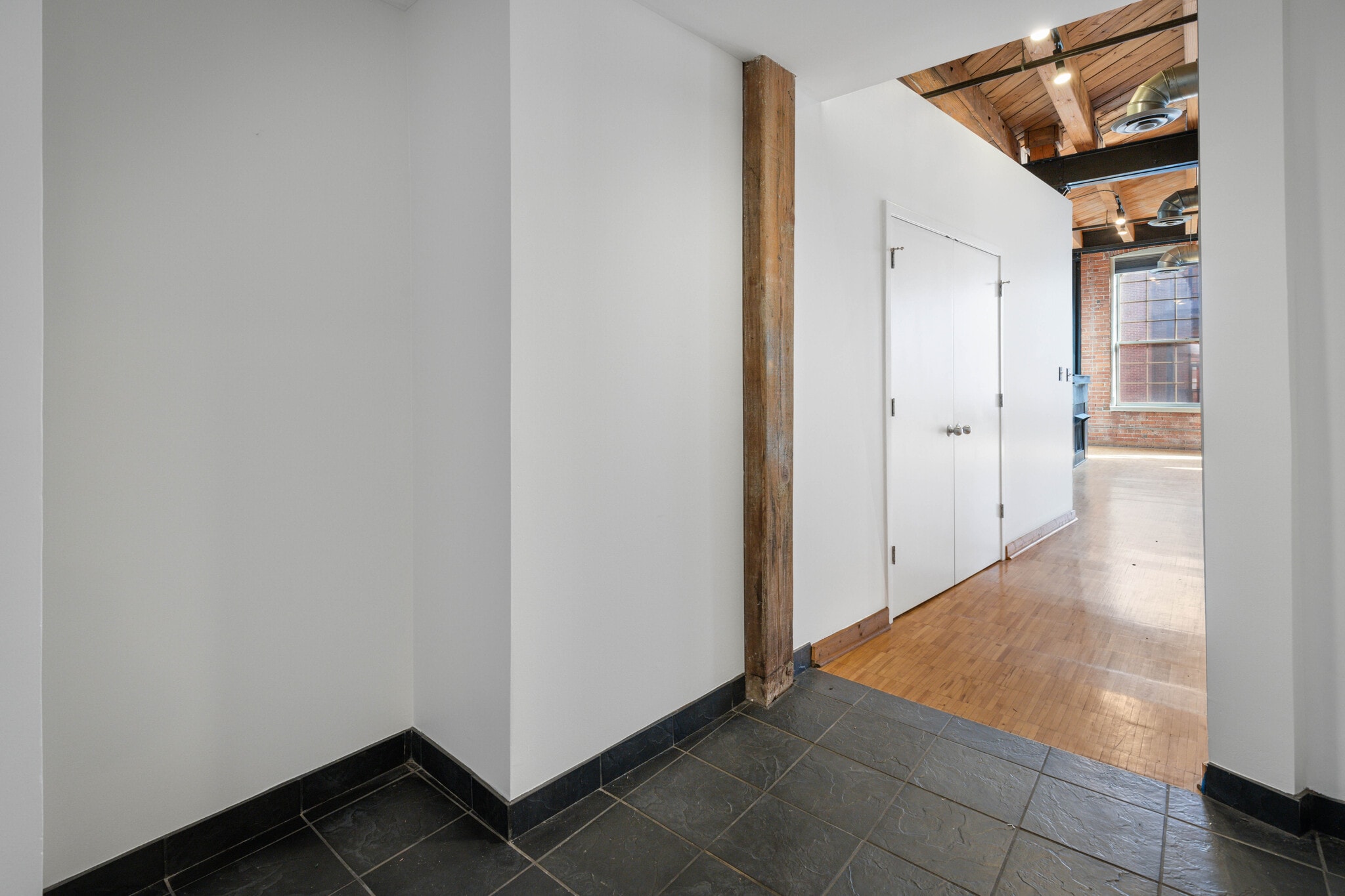 Building Photo - 200 River Place Dr