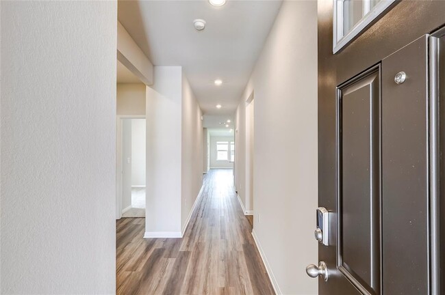 Building Photo - 4905 Hazelnut Ln
