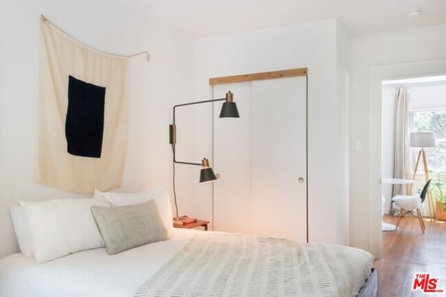 Building Photo - 1933 Kent St