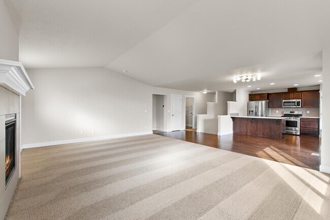Building Photo - Bring the DOG!  Beautiful Like New NE 4 Bd...