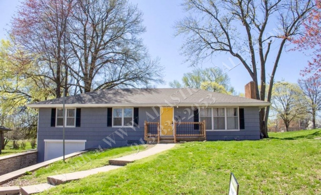 Primary Photo - Spacious 3 Bed 2.5 Bath Home in KCMO-Comin...