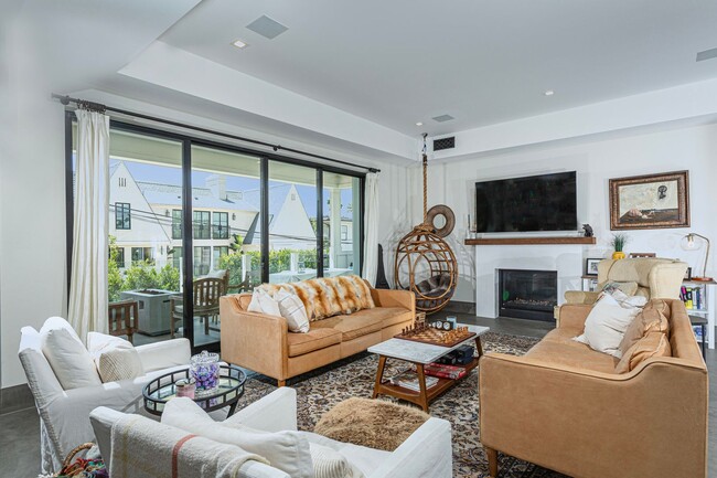 Building Photo - Coronado Beach House