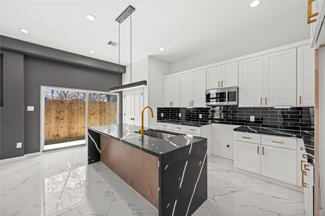 Building Photo - 5110 Westover St