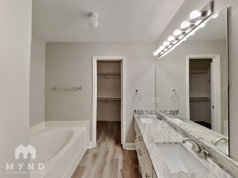 Building Photo - 105 Adams Dr