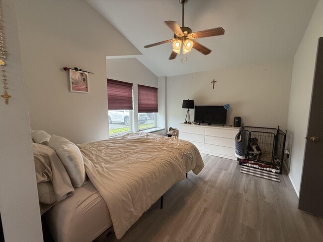 Building Photo - 570 Malibu Dr SE