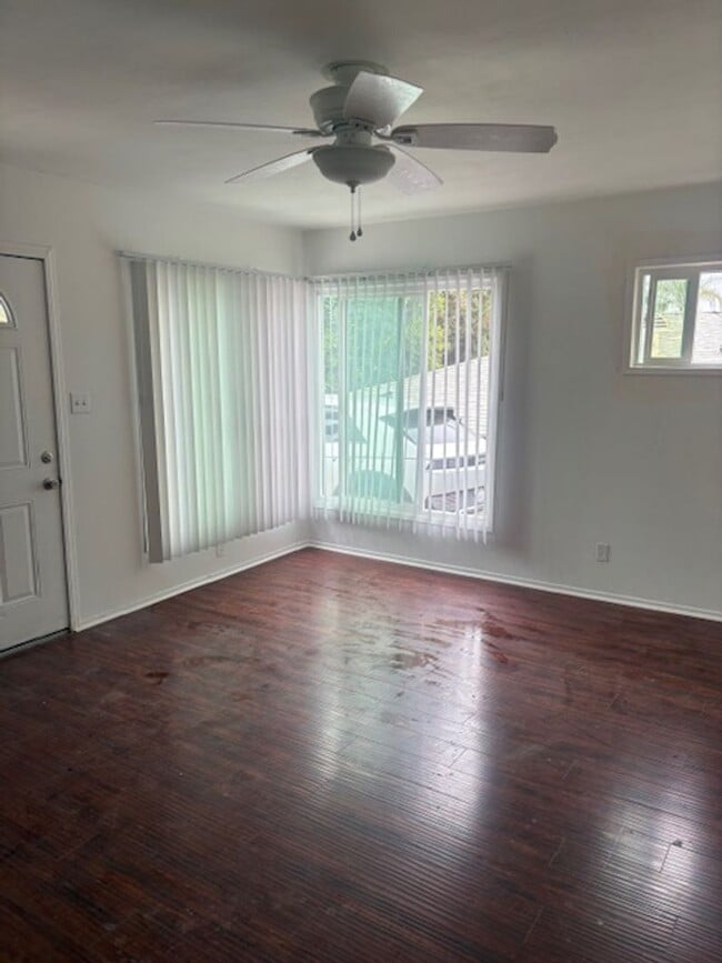 Building Photo - Beautiful Single-Family Home with Modern U...