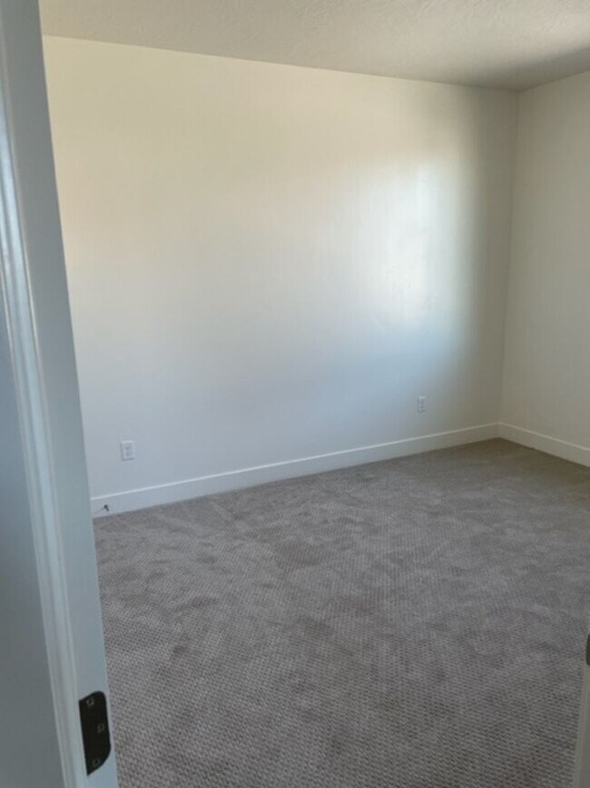 Building Photo - 3076 E Lavatera Dr