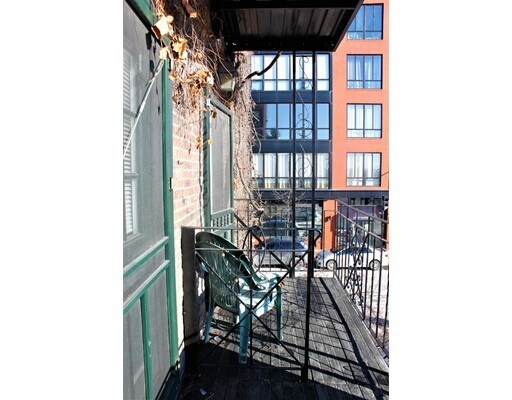 Building Photo - 105 W 4th St