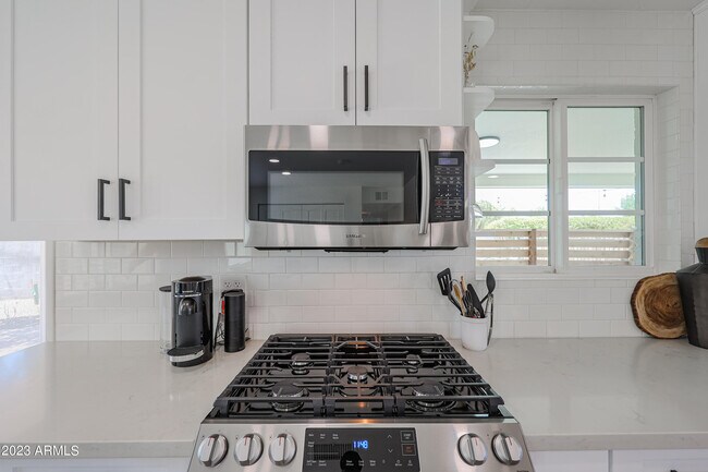 Building Photo - 901 W Berridge Ln